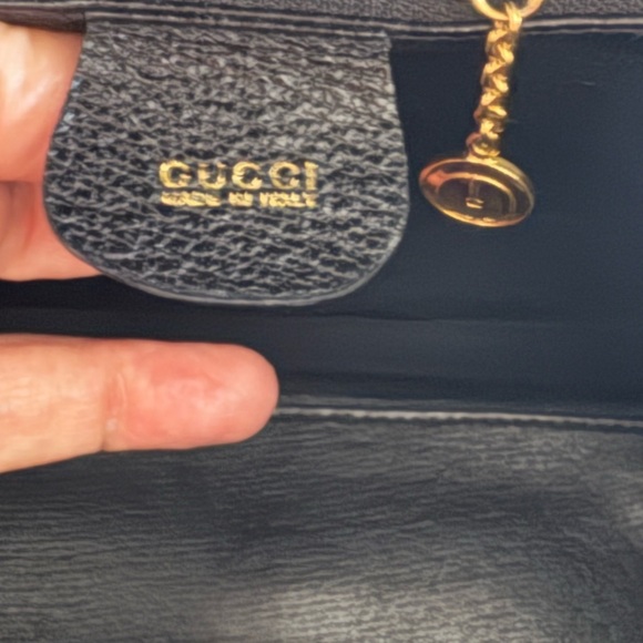 Black Leather  Gucci Vintage Lady padlock Handbag with Gold Accents - Picture 6 of 15